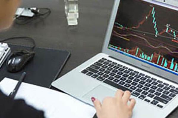 股票回购是指企业用剩余现金或发行债券的收入